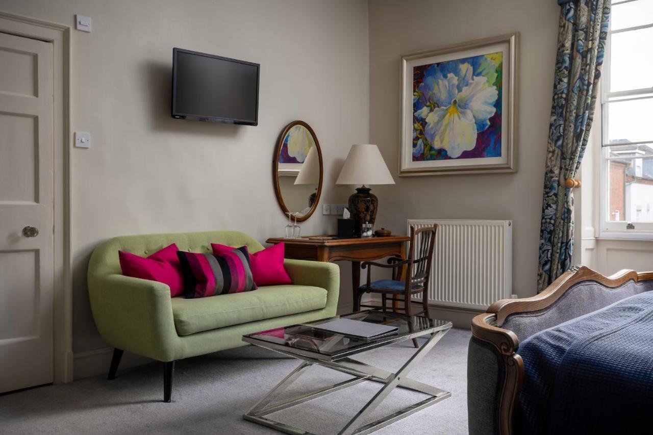 St Johns House 4*