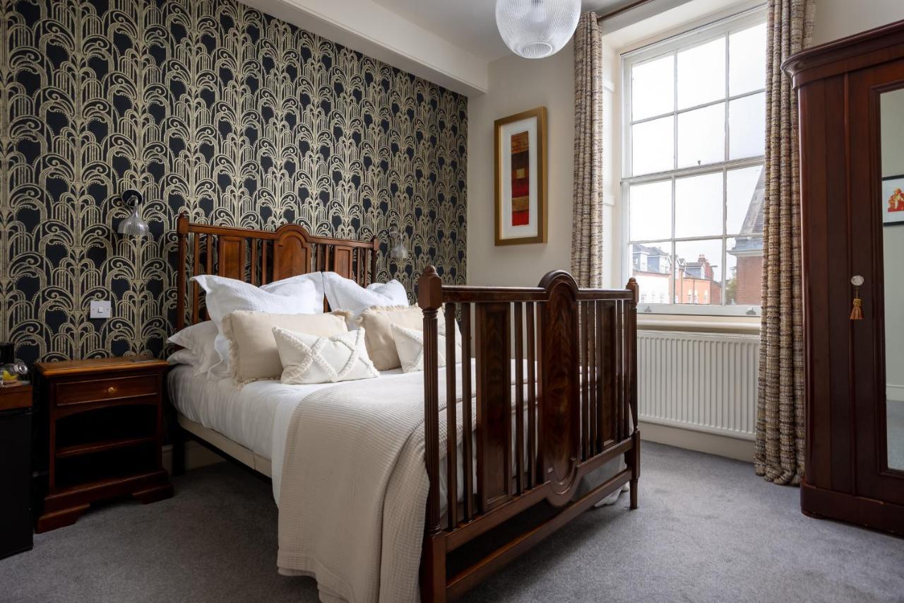 St Johns House 4*
