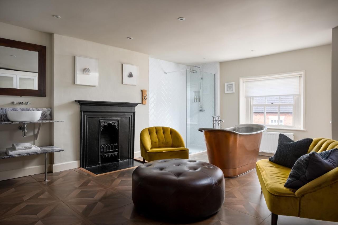St Johns House 4*